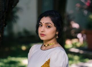 Sija Rose Instagram - 2022 Onam Vibes . 🌸🌼🪷 . ഓണകോടി : @byhand.in Styling : @shantikrishna MUA: @zara Photography team and Clicks : @sachinmohandasphotography @iam__basilthampy @jobin_padinjarekkara Location: @tridentcochin