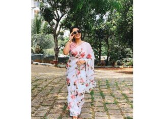 Sija Rose Instagram - Goofing around with whose so ever glasses @_the_procrastiwriter_ clicks and @divya_thomas15 instructions . This pretty saree and blouse from @khajuraho_boutique_ . #instagood #instapic #saree #organza #theswag #the1000w #grin