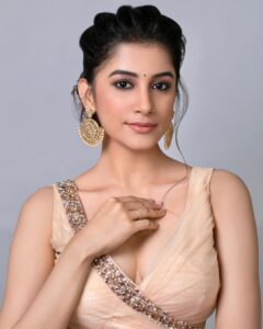 Simran Sharma Instagram - 💫

📸 @media9manoj @manojkumarclicks @mysouthdiva 
Outfit by - @issadesignerstudio Clicked by - @media9manoj @manojkumarclicks 
Videos - @megvee_ 
Makeup by - @mekanagu 
Hair by - @nani_3284 
Styled by - @jhansireddy_official 
Location - @q9fashionstudio 
Travel partner - @limousinecabs