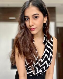 Simran Sharma Instagram - What you lookin’ at?😏