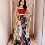 Simran Sharma Instagram – after party photos because I forgot to click any all evening..?🤷🏻‍♀️🙈💃🏻 

#lehenga #classic #floral #wedding