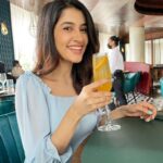 Simran Sharma Instagram – Sip sip smileee🍹🥰✨