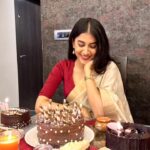 Simran Sharma Instagram - Unending love for sarees❤🥰✨ #reels #instagramreels #trendingreels #sundayfunday #feelitreelit #saree #sareelove #birthday #birthdayoutfit