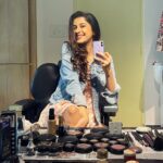 Simran Sharma Instagram – makeup mirror selfies spam💄👁👄💁🏻‍♀️