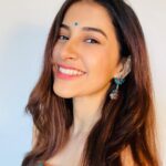 Simran Sharma Instagram – झुमका बरेली वाला💙