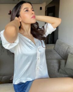 Simran Sharma Instagram - Ni main kamli kamli🎶🤍