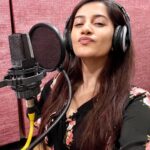 Simran Sharma Instagram – Dub We Met 😉😂 #sadattemptsathumour lol #dubbing 
Something super special coming soon💫