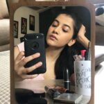 Simran Sharma Instagram – Guess who got distracted while putting on makeup..🙊