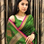 Simran Sharma Instagram – A #throwback from Diwali last year! Oh how I love sarees!😍 They are definitely one of my favourite kinds of garments. A bright green isn’t really my best colour but this one from mumma’s wardrobe instantly became an exception and had me in absolute awe.💚✨