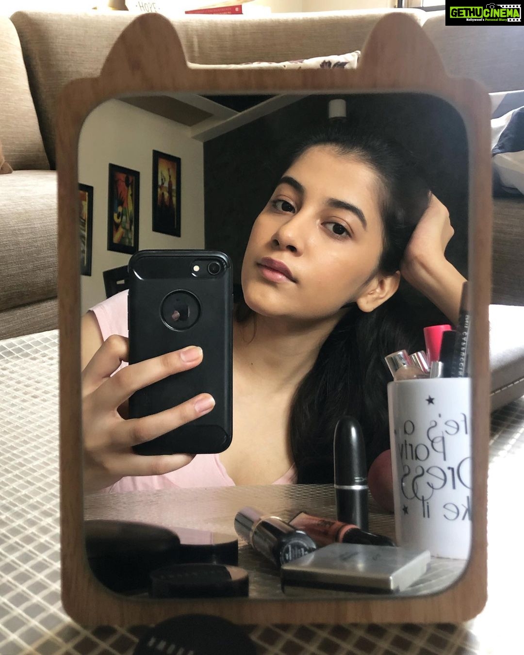Simran Sharma Instagram - Guess who got distracted while putting on makeup..🙊