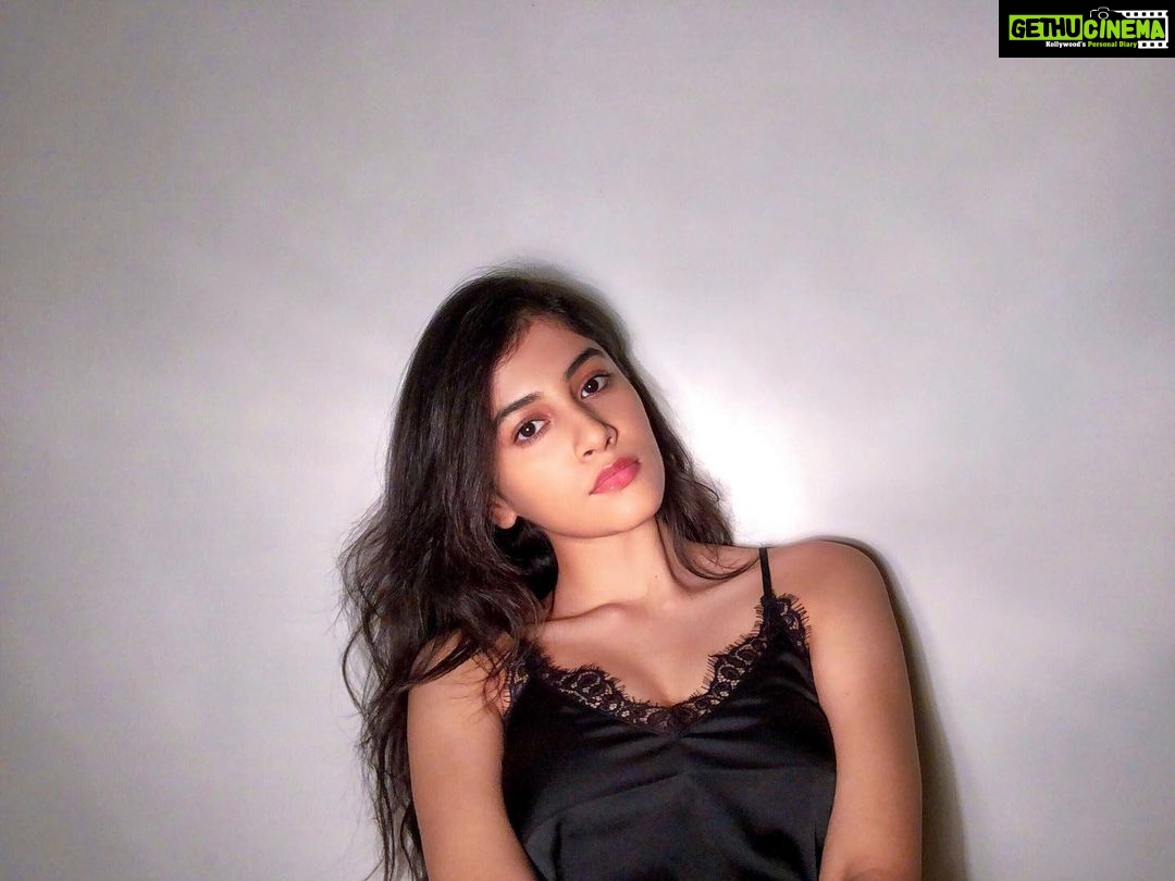 Simran Sharma Instagram - ‘look me in the eyes, tell me what you see’🎶