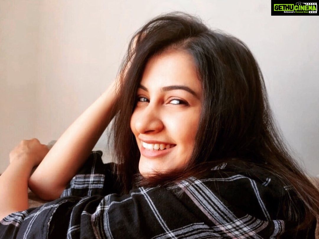 Simran Sharma Instagram - ‘Dil hi toh hai..’😉🤷🏻♀️😋💞