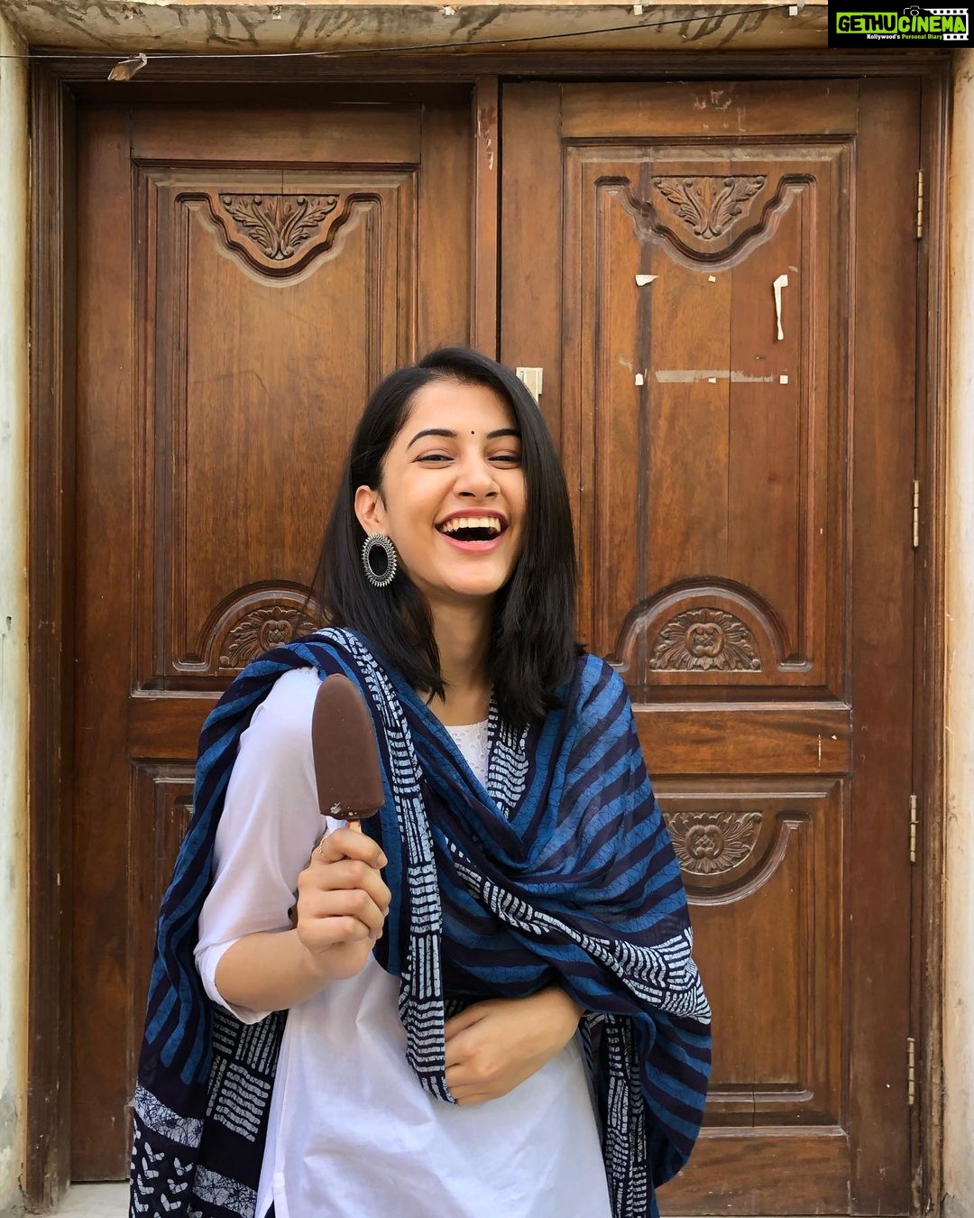 Simran Sharma Instagram - #Throwback to this happy summer day☀️🍦 #laughingoutloud Delhi, India