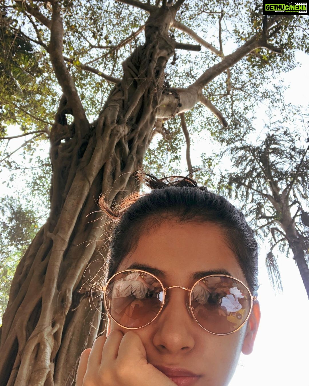 Simran Sharma Instagram - Kal kisne jaana, life’s an anjaana afasana. Jabse ye maana, har pal seize karne ka thaana. #mainbhishayar #haaahaah #treeofthoughts Goa