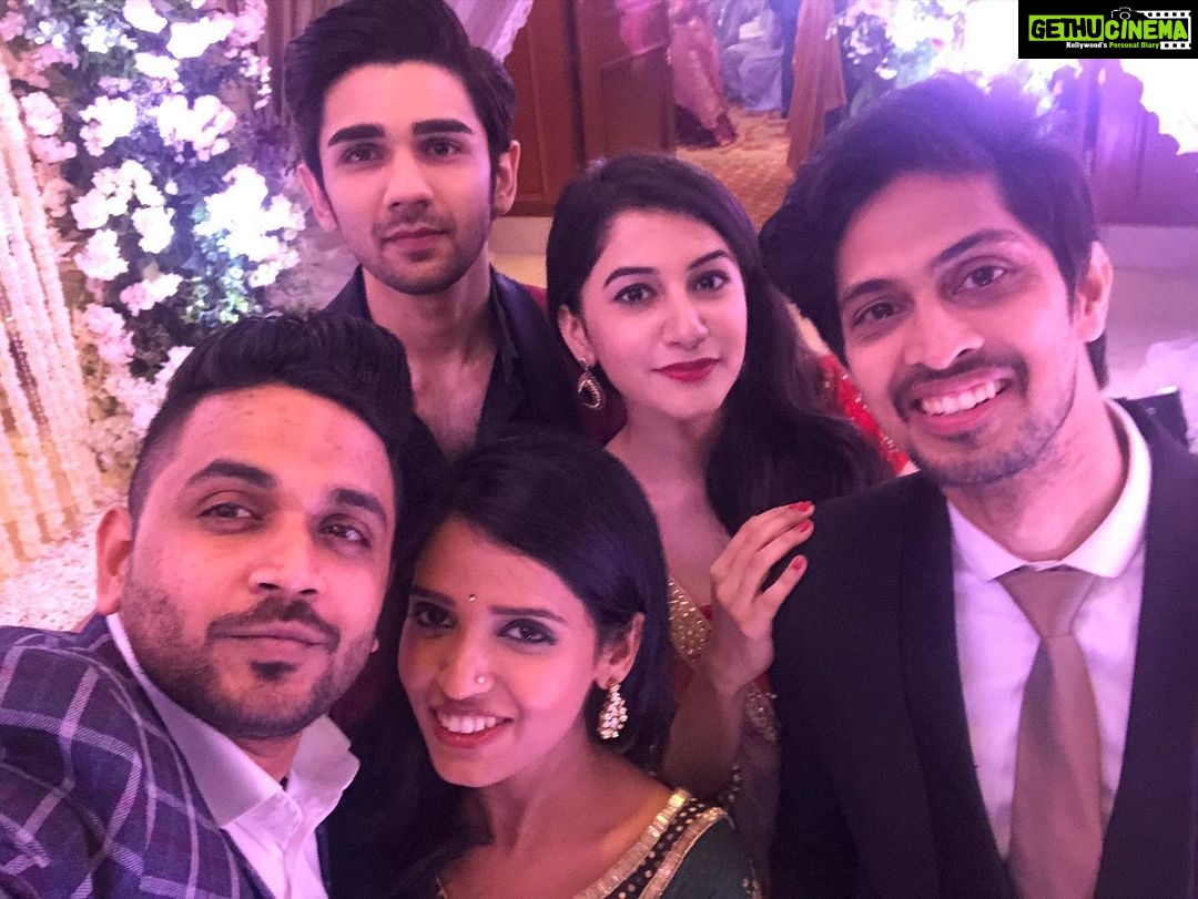 Simran Sharma Instagram - 💖 #Favourites #ShaadiSelfie #GoodTimes @rajshrifilms #RajshriFamily #BarjatyaFamily #DevanshWedsNandini