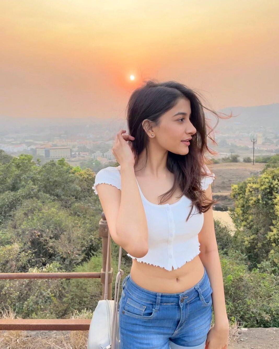 Simran Sharma Instagram - 🌅🌻✨ 📷 by @shubhankarbahl 💛