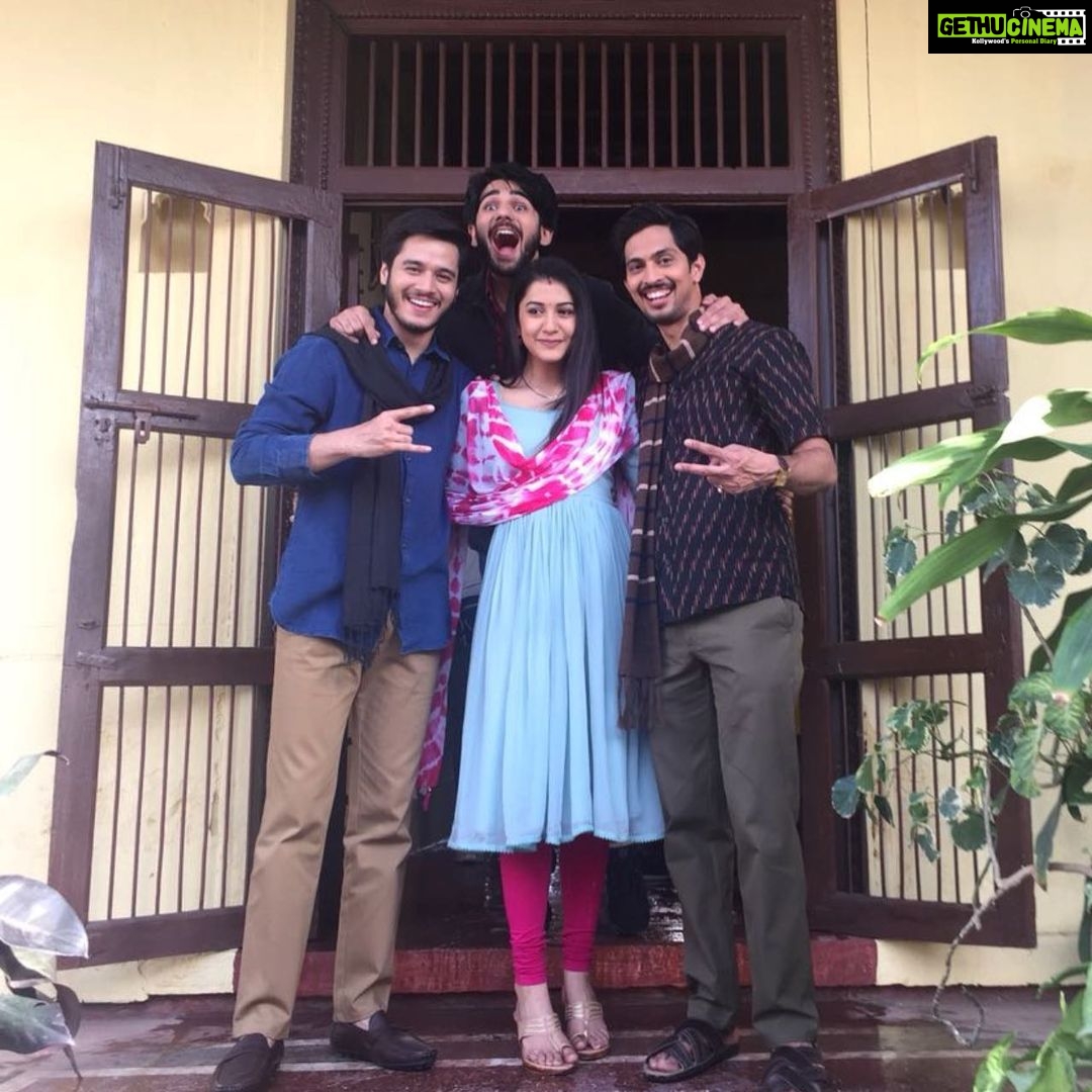 Simran Sharma Instagram - Hum Chaar holds such a special place in my heart.❤️ Although it is not a journey that can be fathomed into a mere combination of ten pictures, I tried. Here is a glimpse into what it was like playing #HumChaar’s #Manjari. (1/2)