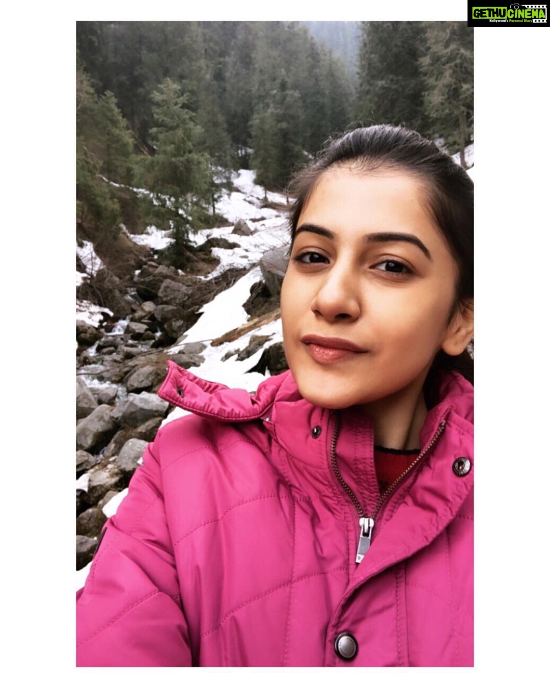 Simran Sharma Instagram - ‘godi mein pahadiyon ki ujli dopahari guazaarna..achcha lage..’ #bliss