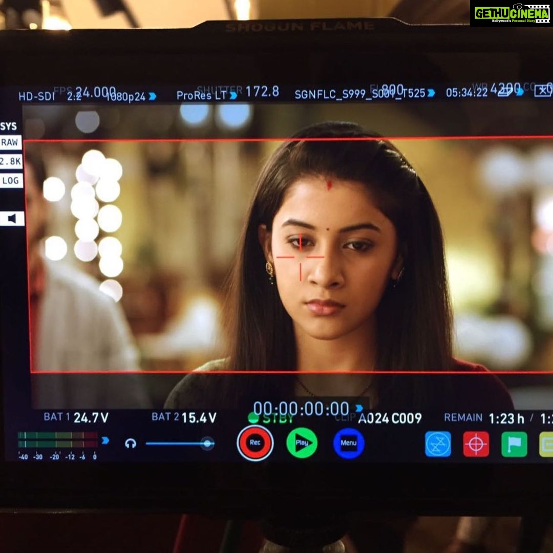 Simran Sharma Instagram - Hum Chaar holds such a special place in my heart.❤️ Although it is not a journey that can be fathomed into a mere combination of ten pictures, I tried. Here is a glimpse into what it was like playing #HumChaar’s #Manjari. (1/2)