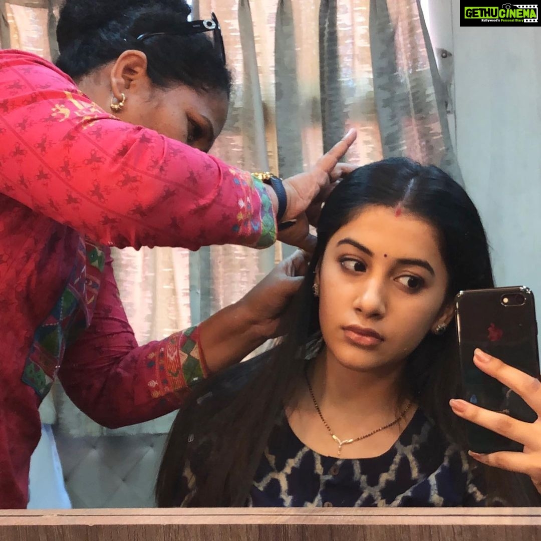Simran Sharma Instagram - Hum Chaar holds such a special place in my heart.❤️ Although it is not a journey that can be fathomed into a mere combination of ten pictures, I tried. Here is a glimpse into what it was like playing #HumChaar’s #Manjari. (1/2)