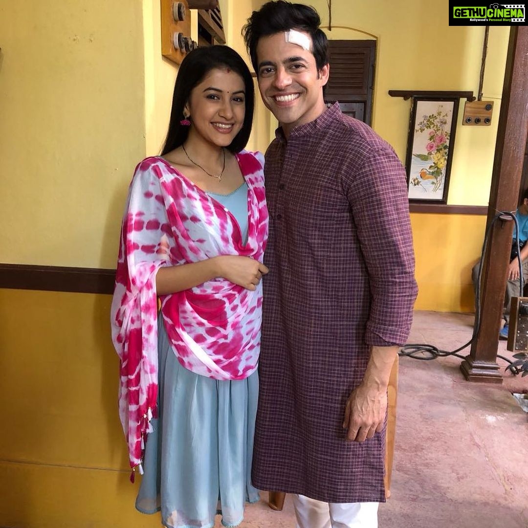 Simran Sharma Instagram - Hum Chaar holds such a special place in my heart.❤️ Although it is not a journey that can be fathomed into a mere combination of ten pictures, I tried. Here is a glimpse into what it was like playing #HumChaar’s #Manjari. (1/2)