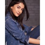 Simran Sharma Instagram - 🌊🌈🦋 . . 📸 @avigowariker 💙 💇🏻‍♀️💄 @vipulbhagatmakeupandhair 💕