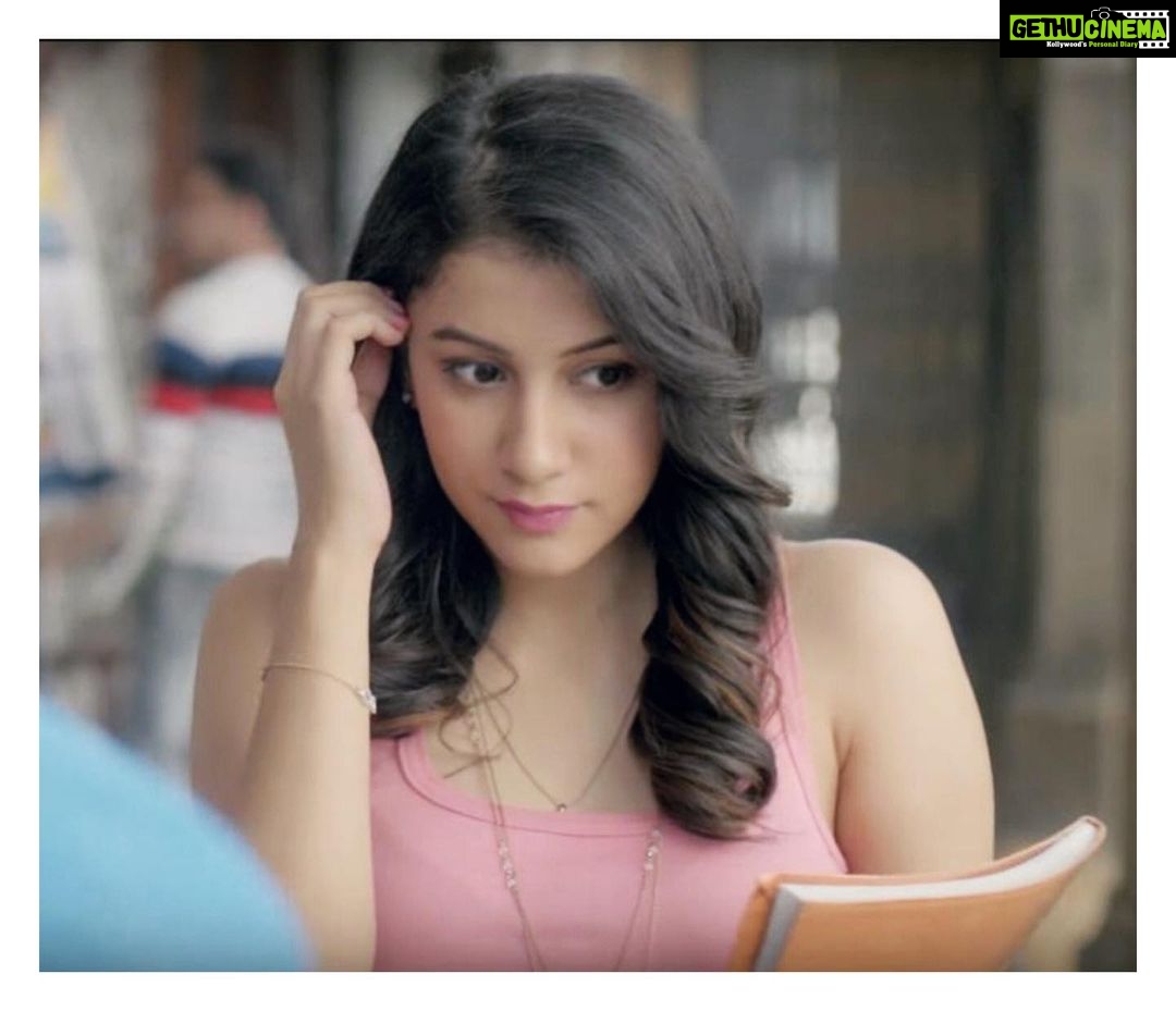 Simran Sharma Instagram - Jhuki jhuki si nazar..? #blushblush #throwback to this ad for @reliancemutualfund #reliancemutualfund Wilson College, Mumbai