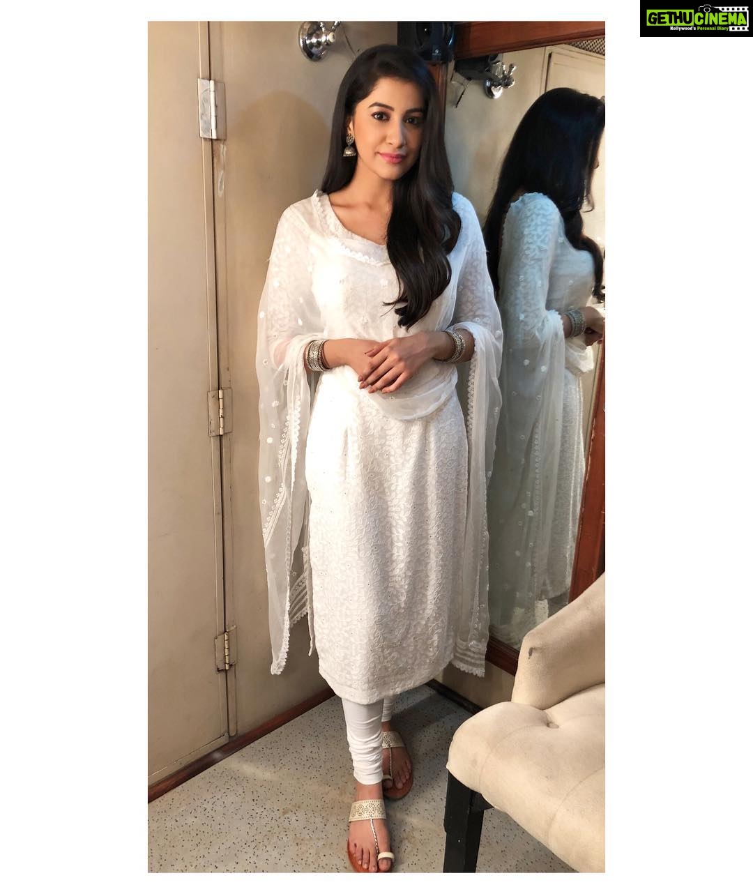 Simran Sharma Instagram - Channelling my inner โChandniโ๐๐ . . . . One of my favourite looks from @humchaarfilm #ManjariMishra Thank you, @terrencelobo ๐ @vaishalisutar1972017 @koreavinash Mathura, Uttar Pradesh