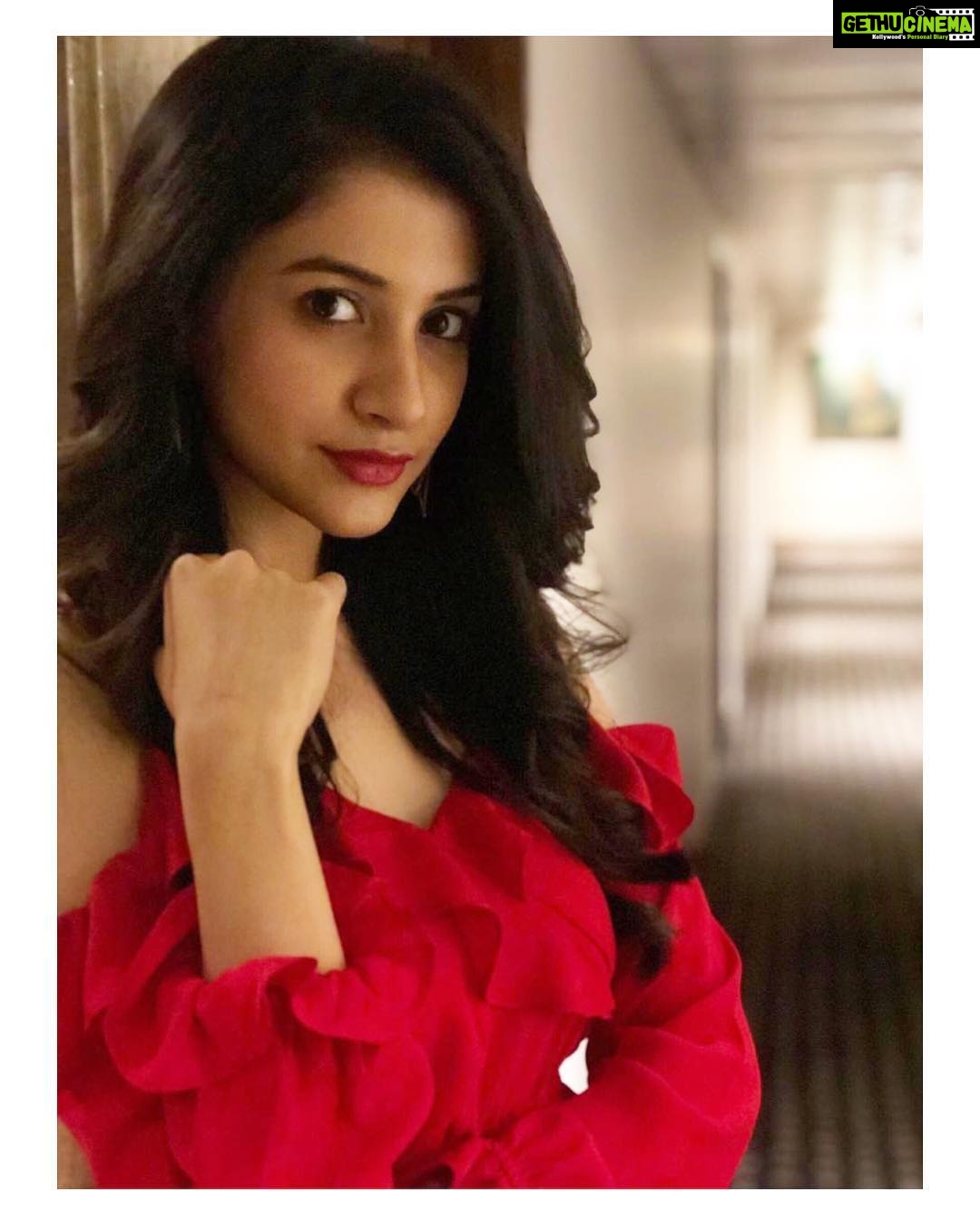 Simran Sharma Instagram - 🌹 2 days to go for @humchaarfilm #goodvibesonly #grateful #grainyphotosftw #HumChaar #Promotions @rajshrifilms
