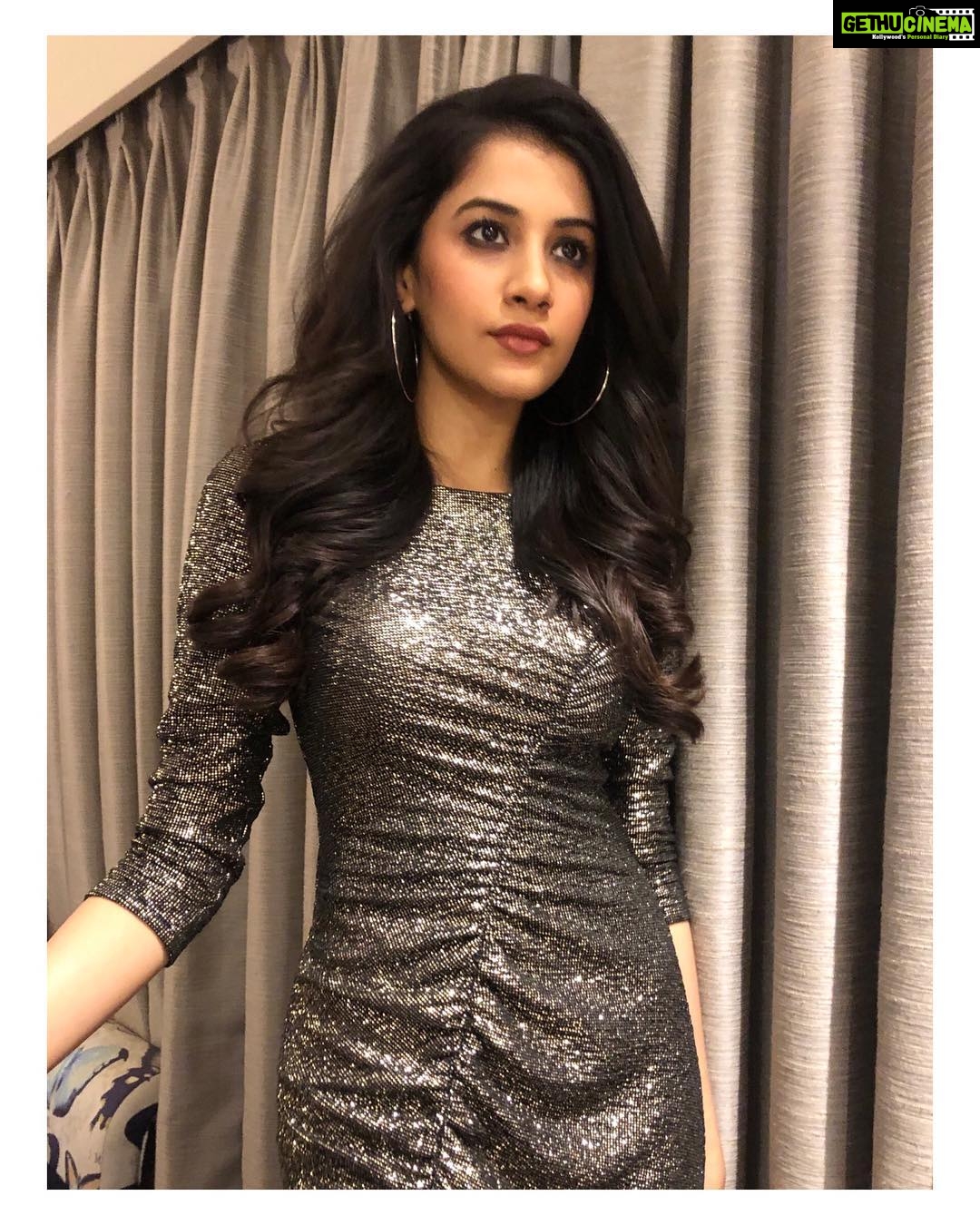 Simran Sharma Instagram - ⚡️🖤 #3DaysToGo for #HumChaar @humchaarfilm #promotions @rajshrifilms #15thFeb 📷 @veena_papan_official 💄: @koreavinash 💇🏻♀️: @vaishalisutar1972017 Thank you @terrencelobo 💕