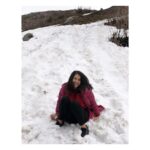 Simran Sharma Instagram – “Main udna chaahta hoon, Naina, daudna chaahta hoon, girna bhi chaahta hoon..” 🎞🏔 #heehee #filmy much  #snowww Himachal Pradesh