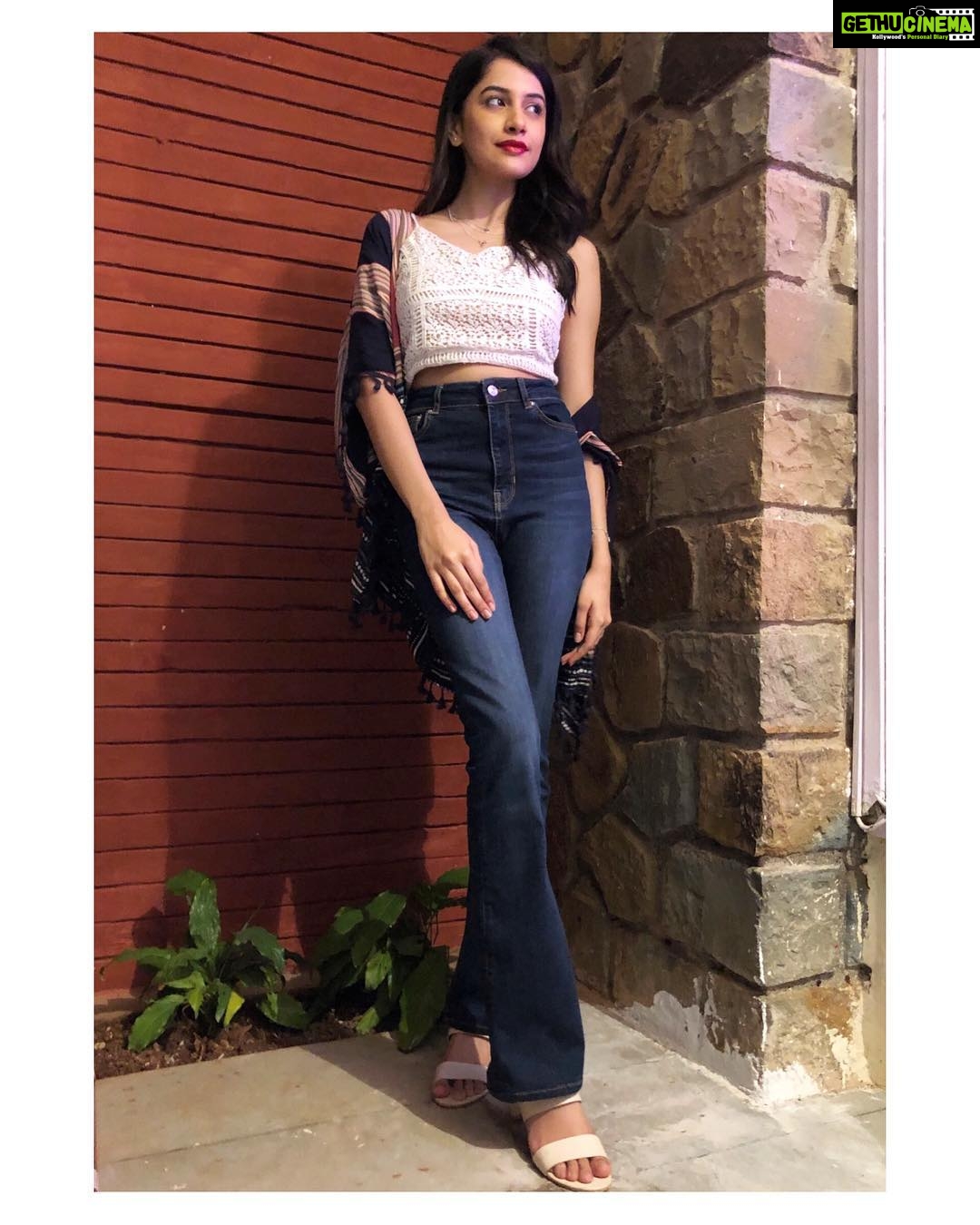Simran Sharma Instagram - always late but worth the waitππ»ββοΈπ . . . . π·: @shreyabisen