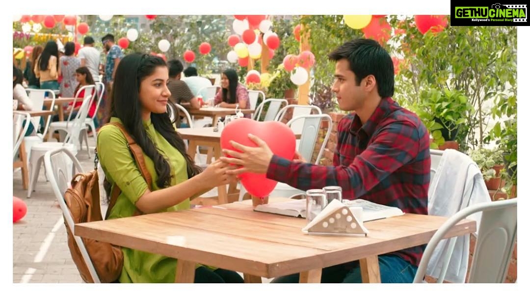 Simran Sharma Instagram - ..kabhi kisi ko dil diyaaa? Maine bhi diyaaaa💃🏻🎈 #HumChaar ke #Manjari aur #Abeer ✨
