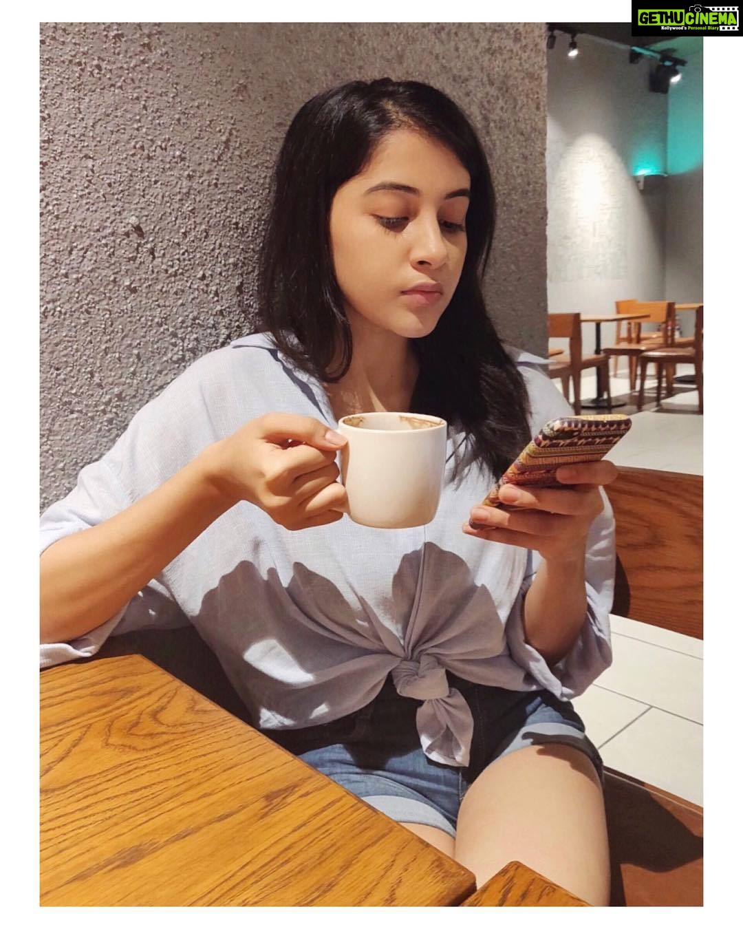 Simran Sharma Instagram - basic๐๐ปโโ๏ธ๐ซ #hotchocolatelove