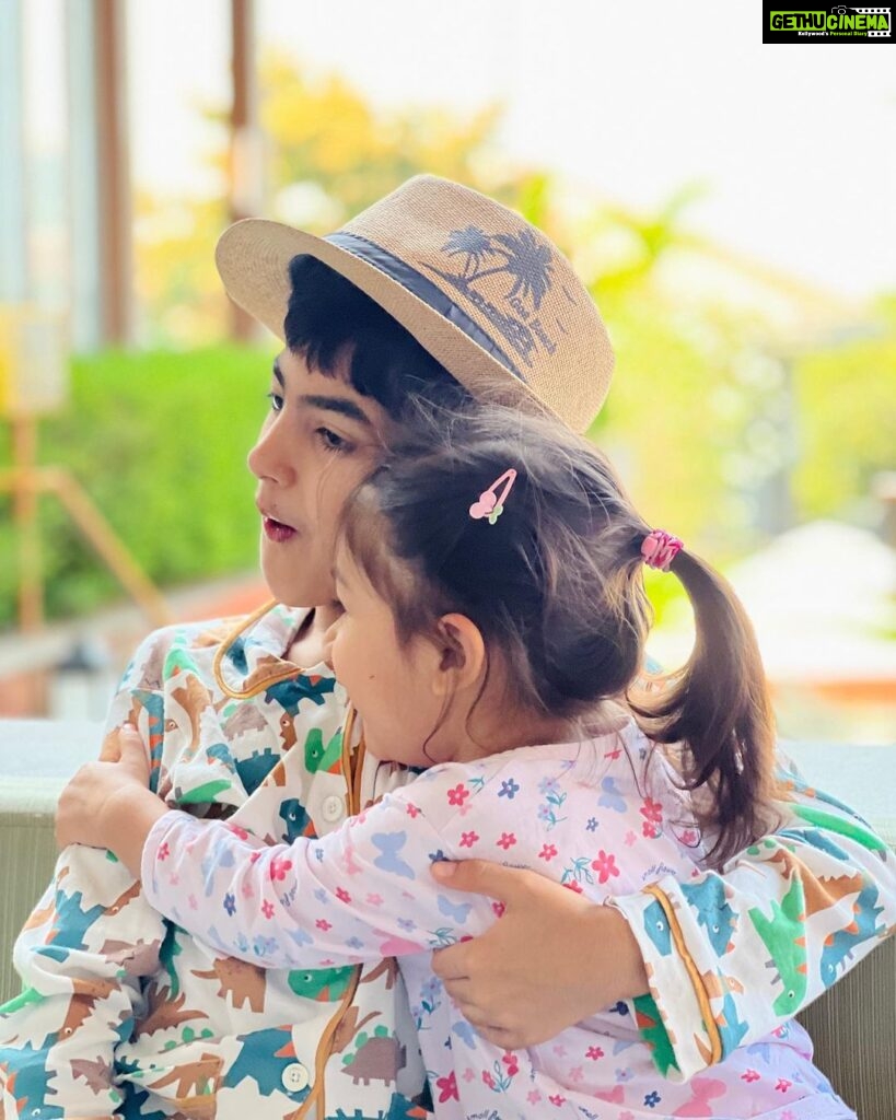 Smriti Khanna Instagram - Created some indelible memories on our recent family trip @hiltongoaresort! Really loved how the resort is so kid-friendly, and how the staff took special care of Anayka’s dietary needs. She’s vegan, and they custom-made each meal just for her! The kiddie play area also kept the kids engaged for hours. We all had the best time splashing around in the pool too, and had a really nice time bonding and creating new memories as a family. Loved every bit of it! #HiltonForTheStay @hilton Hilton Goa Resort