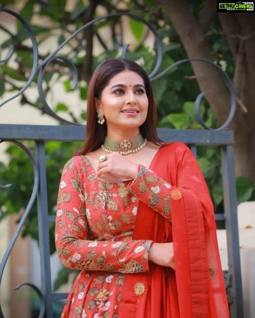 Sneha Instagram - Life is much better when you are living in the present moment. @geetuhautecouture @kalasha_finejewels @clicks_by_ajay #loveurself❤️ #liveinthemoment #reddress #lovewatudo💕 #showtime #mrnmrs #telugu #etvtelugu