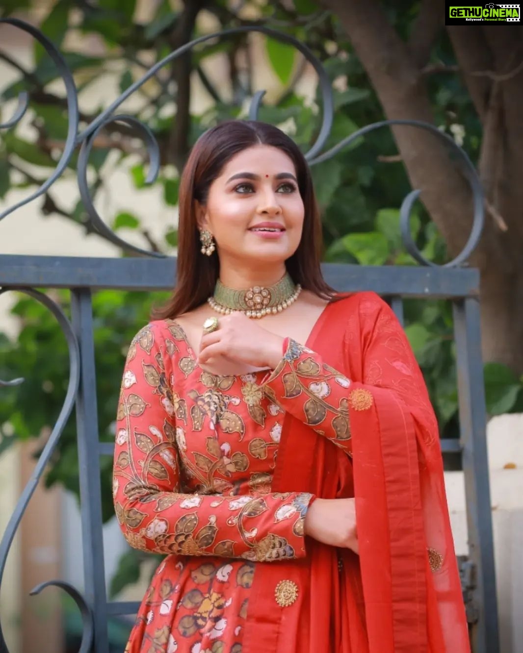 Sneha Instagram - Life is much better when you are living in the present moment. @geetuhautecouture @kalasha_finejewels @clicks_by_ajay #loveurself❤️ #liveinthemoment #reddress #lovewatudo💕 #showtime #mrnmrs #telugu #etvtelugu