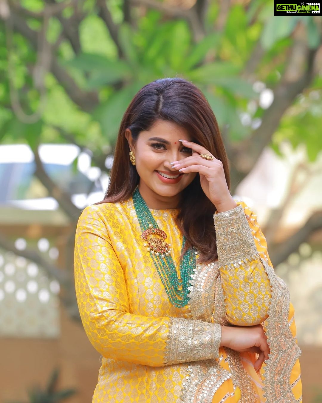 Sneha Instagram - You can't change how people treat you or what they say about you. All you can do is change how you react to it.!!! @geetuhautecouture @kalasha_finejewels @clicks_by_ajay #yellowdress #salwarsuits #atitude #alwazbekind #howppltreatyou #livelife