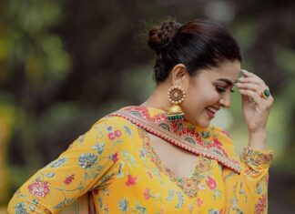 Sneha Instagram - Beauty is not in the face, beauty is a light in the heart!! @geetuhautecouture @ashokarsh @vyshalisundaram_hairstylist #mylife #bekind #beauty #simple #selflove #lovewatudo