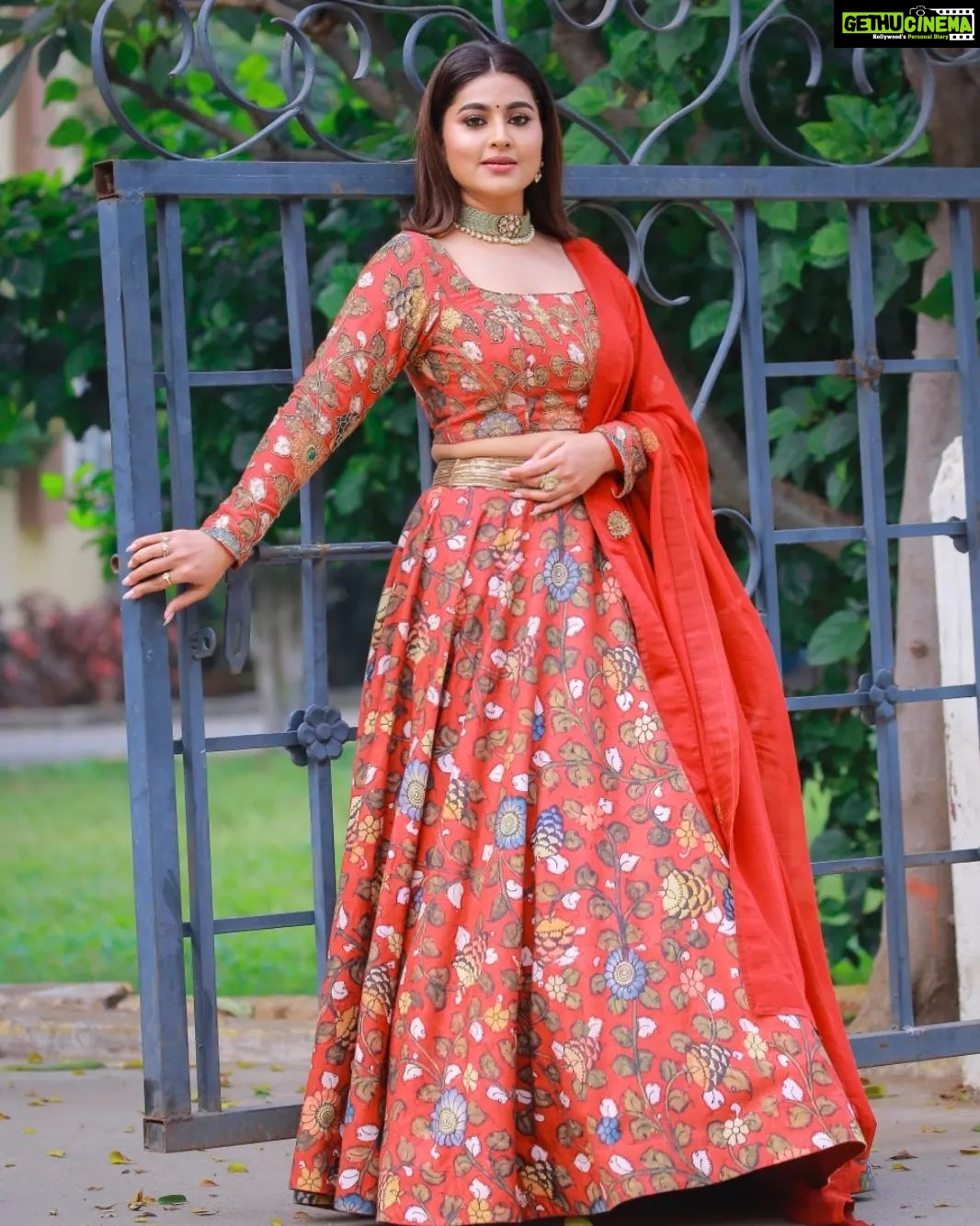 Sneha Instagram - Life is much better when you are living in the present moment. @geetuhautecouture @kalasha_finejewels @clicks_by_ajay #loveurself❤️ #liveinthemoment #reddress #lovewatudo💕 #showtime #mrnmrs #telugu #etvtelugu
