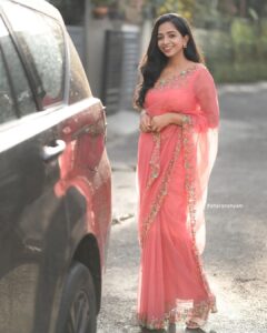 Sneha Babu Instagram - 🤍 Wearing:- @prakrithi_by_ramya Pc:- @sharon.shyam MUA:- @sidhalia_bridal_makeovers 佩鲁姆巴沃奥尔