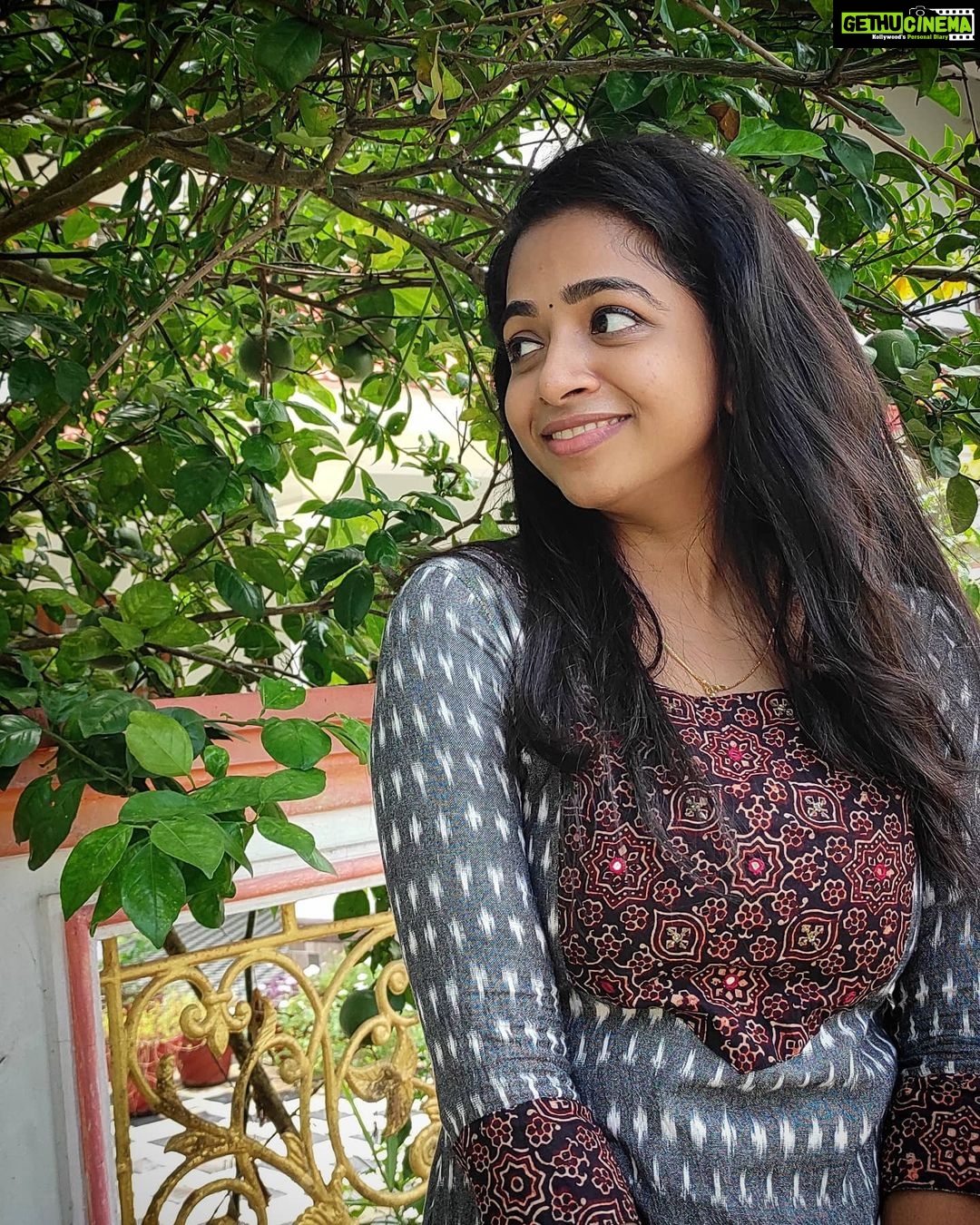 Sneha Babu Instagram - Hmm. Wearing:- @patteril_ethnicweaves