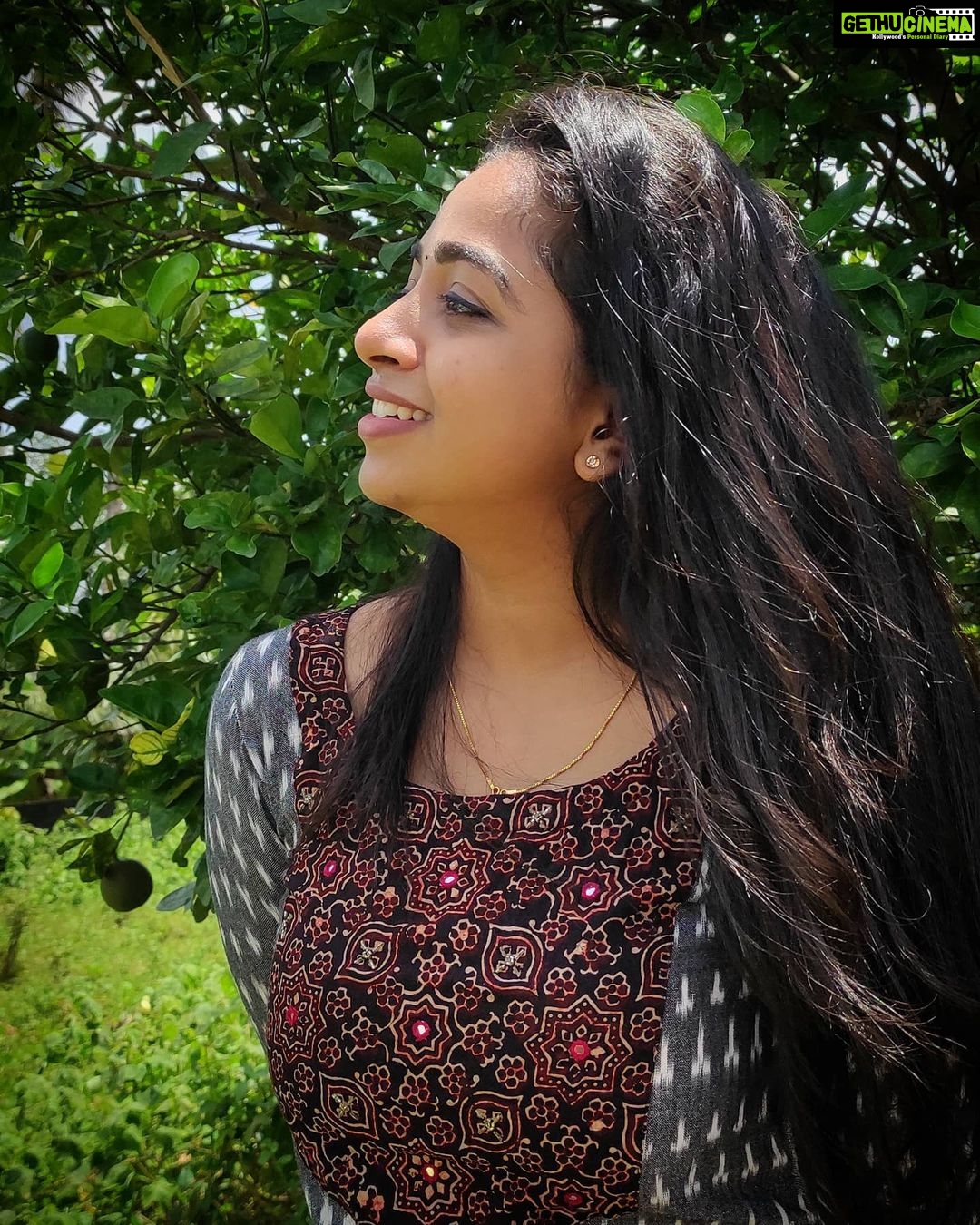 Sneha Babu Instagram - Hmm. Wearing:- @patteril_ethnicweaves