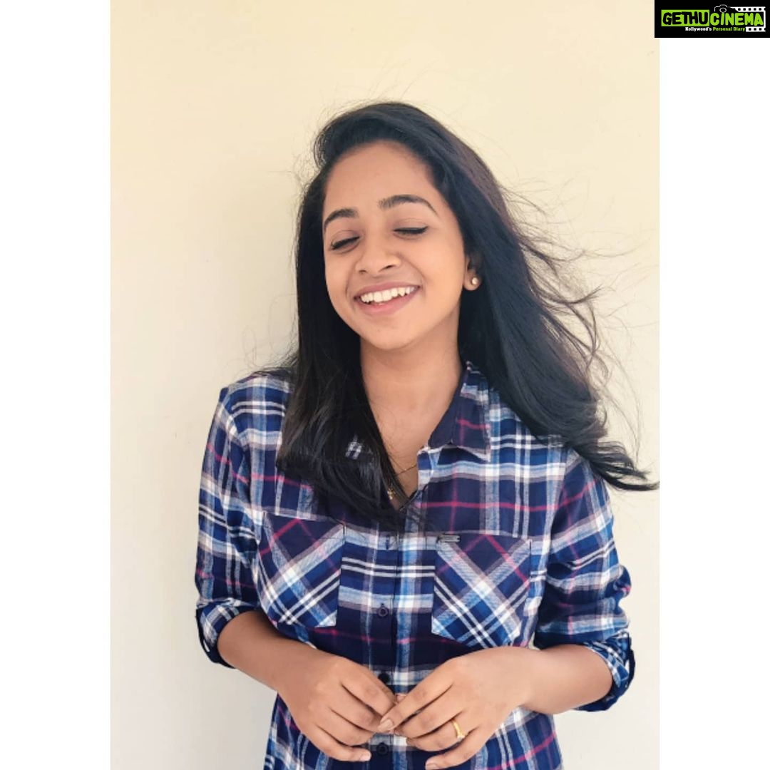 Sneha Babu Instagram - उड़े जब-जब जुल्फें तेरी Pc:- @anagha_maria_varghese Willmount