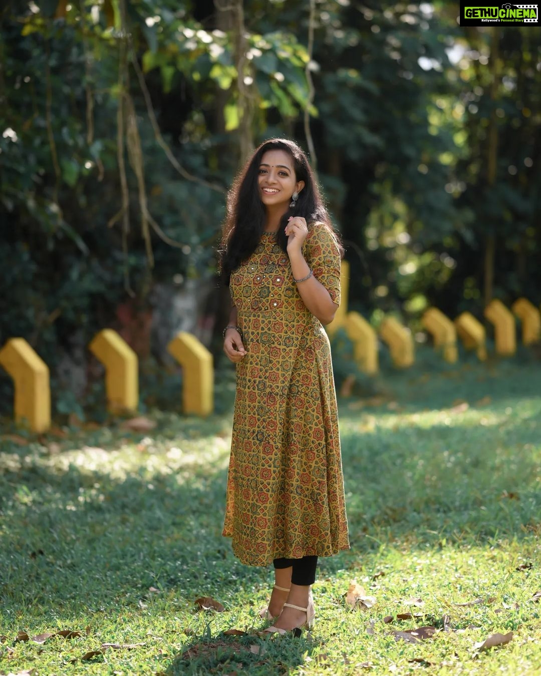 Sneha Babu Instagram - 💛 Outfit:- @lax_desino Pc:- @deejesh_madanan Mua:- @soumyashyam_makeupartist
