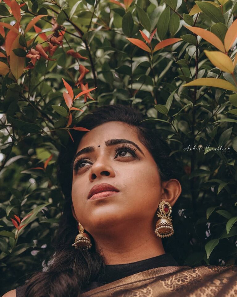 Sneha Babu Instagram - Styling and makeup: @ashif_marakkar Click : @jijo.geo Wearing : @thebrandstorebyfebitha Jewelleries : @kochuz_jewellery