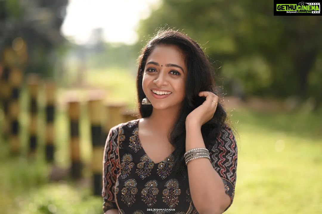 Sneha Babu Instagram - 🤍 Pc:- @deejesh_madanan MUA:@soumyashyam_makeupartist Outfit:- @lax_desino #smile #beauty #instagram #kerala