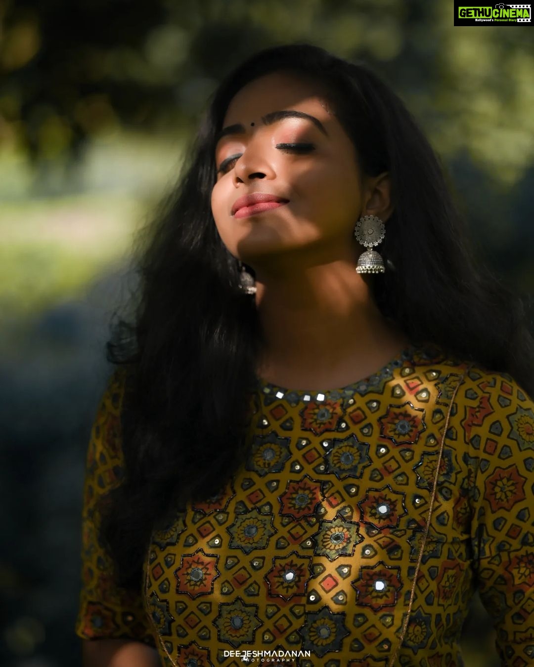 Sneha Babu Instagram - 💛 Outfit:- @lax_desino Pc:- @deejesh_madanan Mua:- @soumyashyam_makeupartist