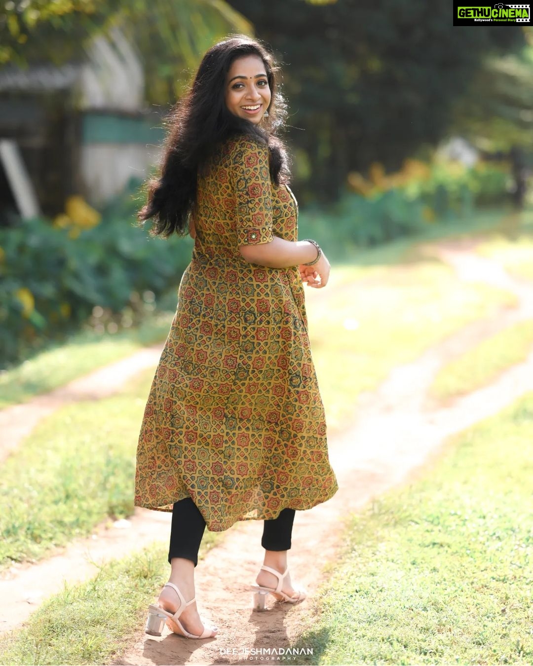 Sneha Babu Instagram - 💛 Outfit:- @lax_desino Pc:- @deejesh_madanan Mua:- @soumyashyam_makeupartist