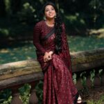 Sneha Babu Instagram - ❤ MUA:- @soumyashyam_makeupartist Outfit:- @byhand.in Pc:- @deejesh_madanan . . #red #saree #sareephotoshoot #makeup #makeover #instagram #photography